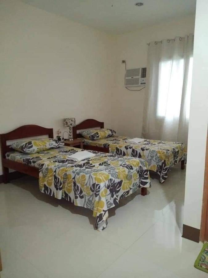 Junie Pension House Moalboal Room photo